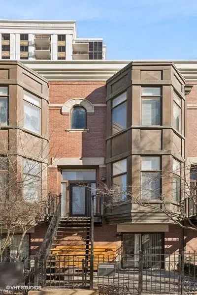 House For Sale in 1335, South Indiana Avenue, Chicago, Illinois