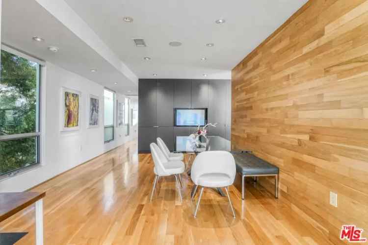 Condo For Sale in 34, South Venice Boulevard, Los Angeles, California