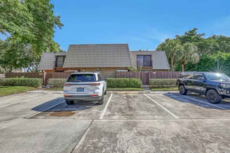 House For Sale in West Palm Beach, Florida