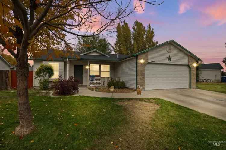 Single-family house For Sale in 885, Partridge Drive, Mountain Home, Idaho