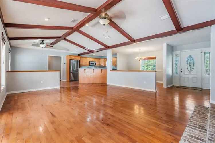 Single-family house For Sale in 800, Robin Avenue, Palm Harbor, Florida