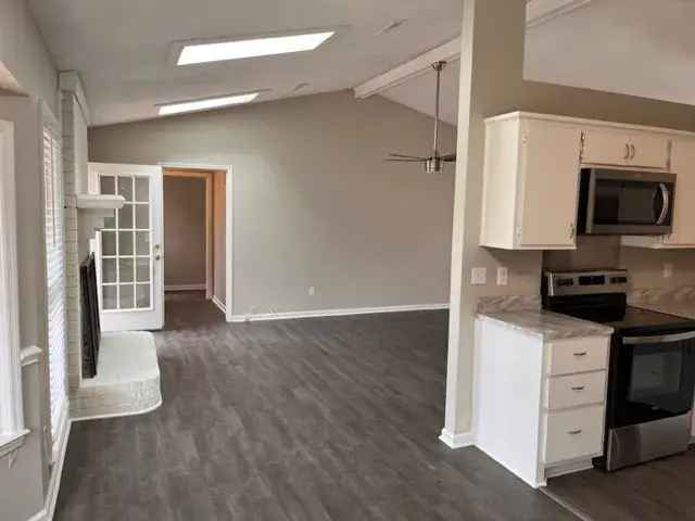 3 Bed 2 Bath Home for Rent Freshly Renovated