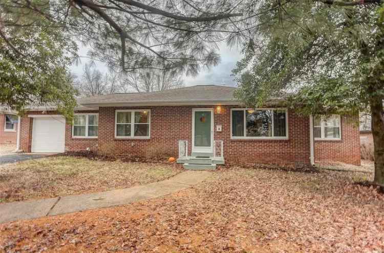 Single-family house For Sale in 9, Lakewood Drive, Belleville, Illinois