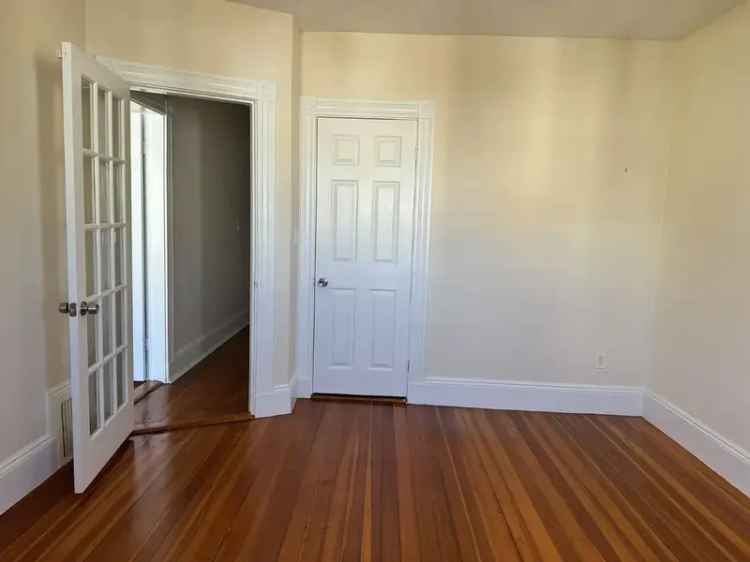 Spacious 3-Bedroom Apartment Near Public Transit