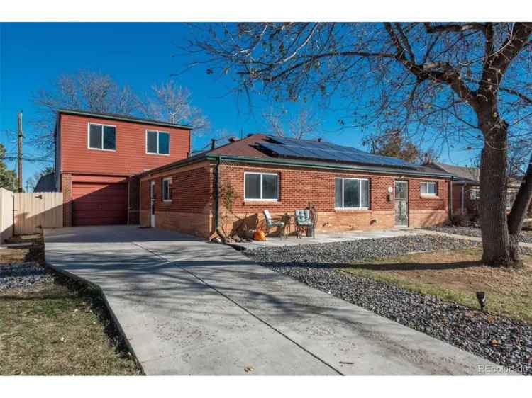 Single-family house For Sale in Thornton, Colorado