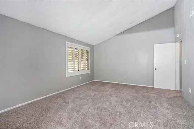 Single-family house For Sale in Long Beach, California