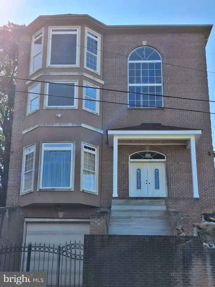 Single-family house For Sale in 5001, Astor Place Southeast, Washington, District of Columbia