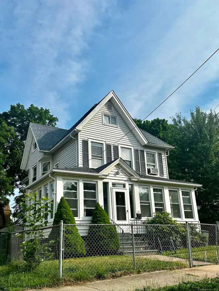 Multi-family house For Sale in 18, Smith Street, West Haven, Connecticut