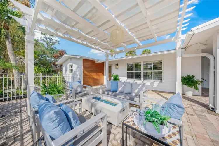 Single-family house For Sale in 615, Avenida del Norte, Siesta Key, Florida