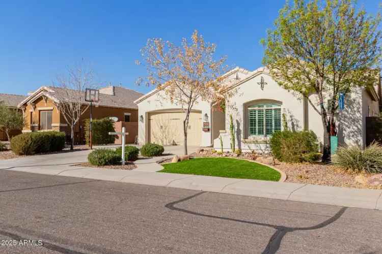 Single-family house For Sale in 2004, East Brigadier Drive, Gilbert, Arizona