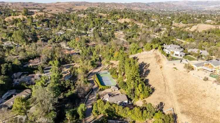 Single-family house For Sale in 5250, Scott Robertson Road, Hidden Hills, California