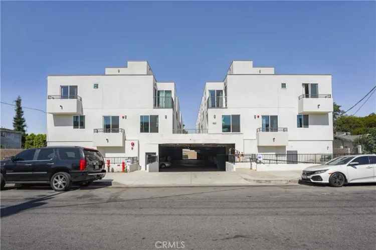 Condo For Sale in Los Angeles, California