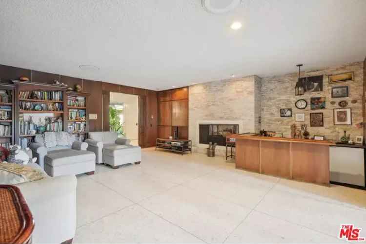 Single-family house For Sale in 514, North Canon Drive, Beverly Hills, California