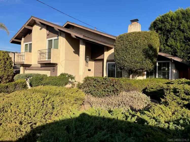 Single-family house For Sale in 6213, Lake Lomond Drive, San Diego, California