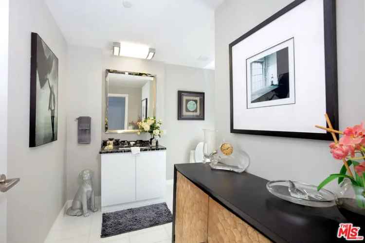 Condo For Sale in 900, West Olympic Boulevard, Los Angeles, California