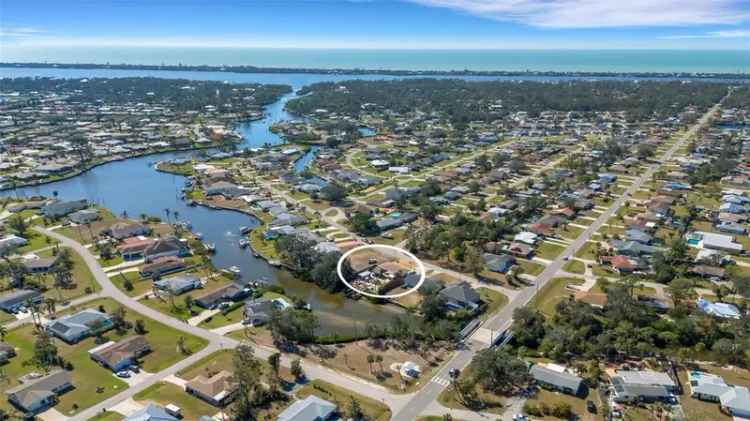 Single-family house For Sale in 1985, Fairview Drive, Englewood, Florida