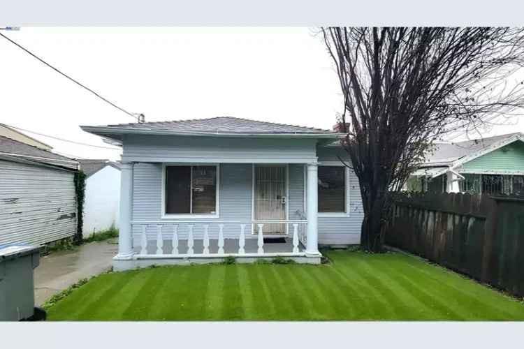 Single-family house For Sale in 7823, Ney Avenue, Oakland, California