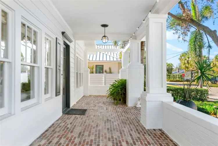 Single-family house For Sale in 1720, Bahia Vista Street, Sarasota, Florida