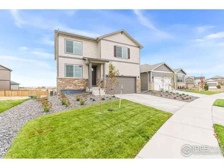 Single-family house For Sale in Windsor, Colorado