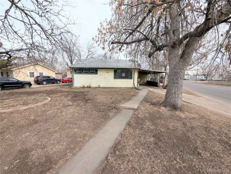 Single-family house For Sale in 2696, South Grove Street, Denver, Colorado