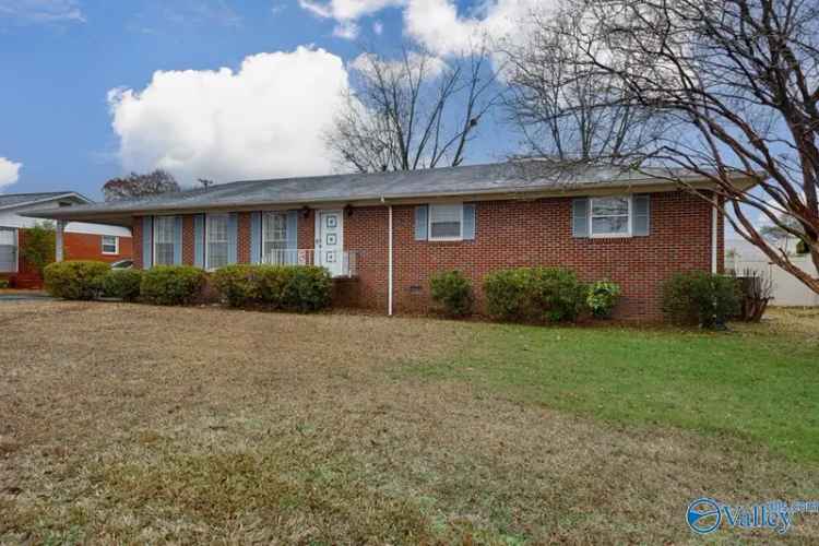 Single-family house For Sale in 1121, Betty Street Southwest, Decatur, Alabama