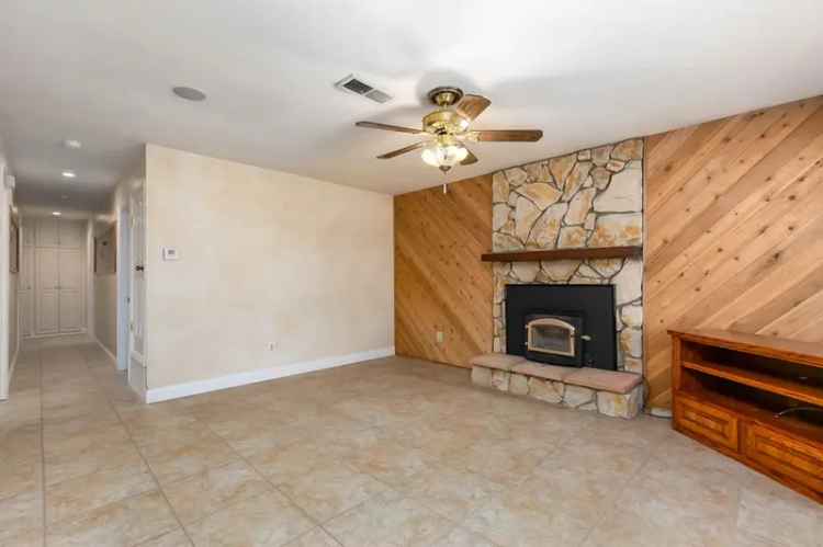 Single-family house For Sale in 43330, Fenner Avenue, Lancaster, California