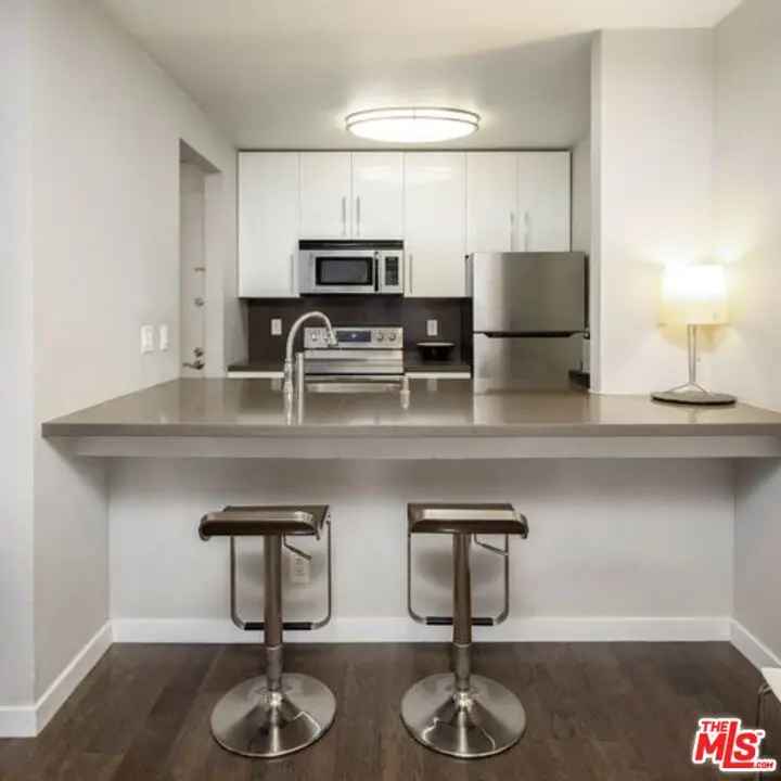 Condo For Sale in Beverly Hills, California