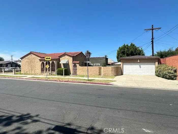 Single-family house For Sale in 8329, Raymond Avenue, Los Angeles, California