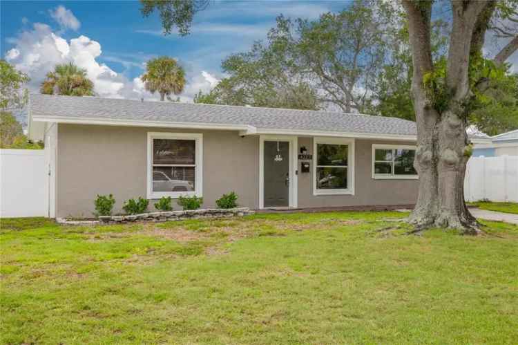 Single-family house For Sale in 4227, Harrisburg Street Northeast, Saint Petersburg, Florida