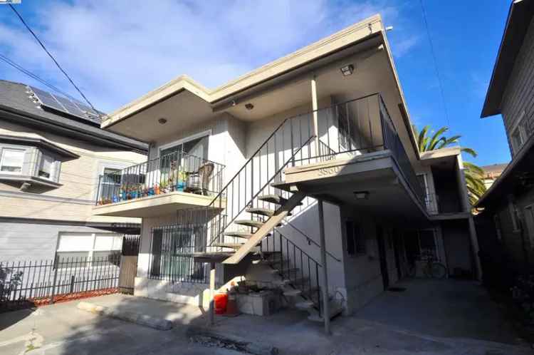 Multi-family house For Sale in 3860, West Street, Oakland, California