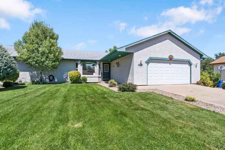 Single-family house For Sale in Pueblo West, Colorado