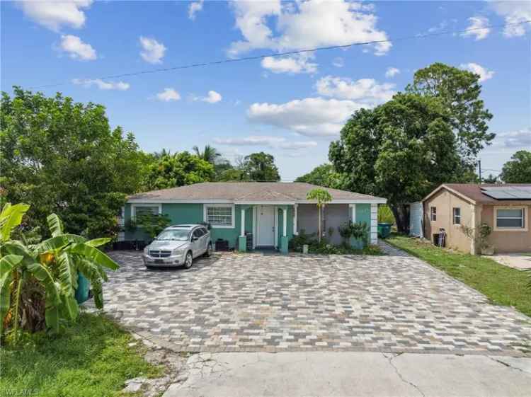 Single-family house For Sale in 5441, Martin Street, Naples Manor, Florida