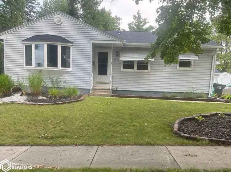 Single-family house For Sale in 2416, Elmhurst Avenue, Fort Dodge, Iowa