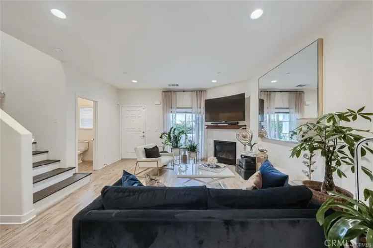 Condo For Sale in Anaheim, California