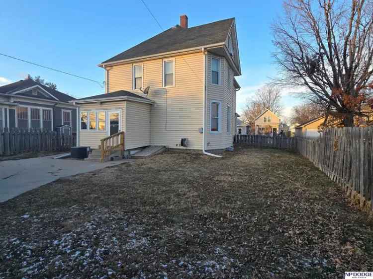 Single-family house For Sale in 911, 5th Avenue, Council Bluffs, Iowa