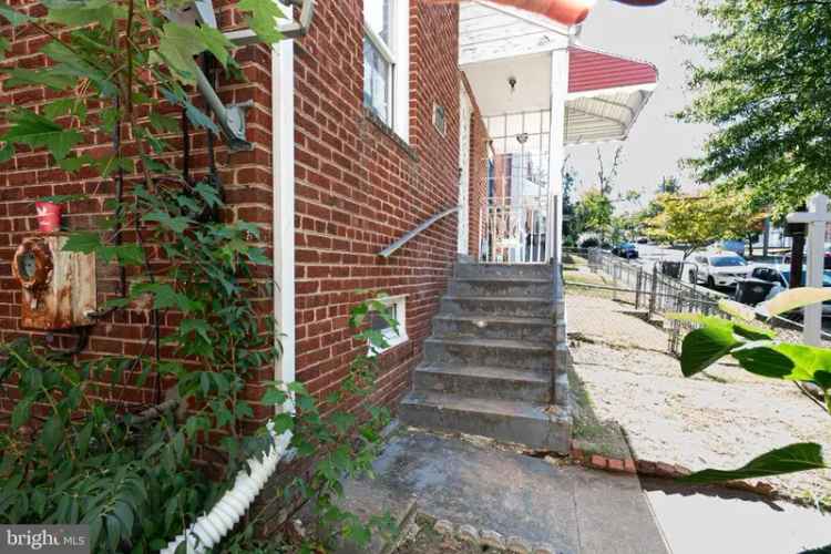 Single-family house For Sale in 404, Burbank Street Southeast, Washington, District of Columbia