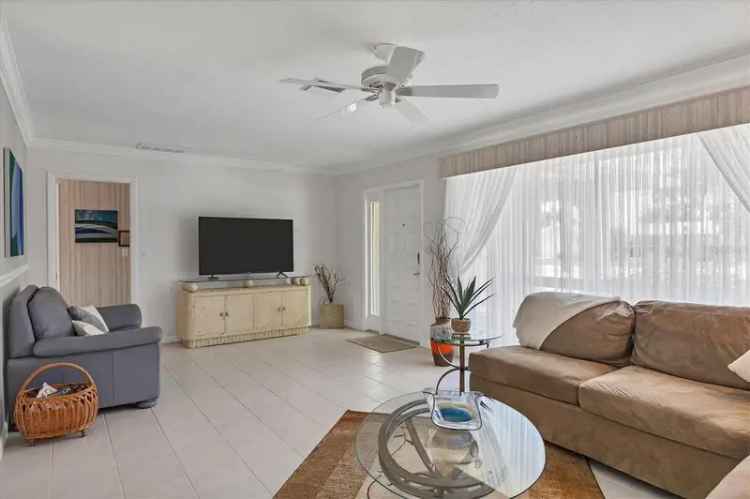 Single-family house For Sale in 325, Fiesole Street, Venice, Florida