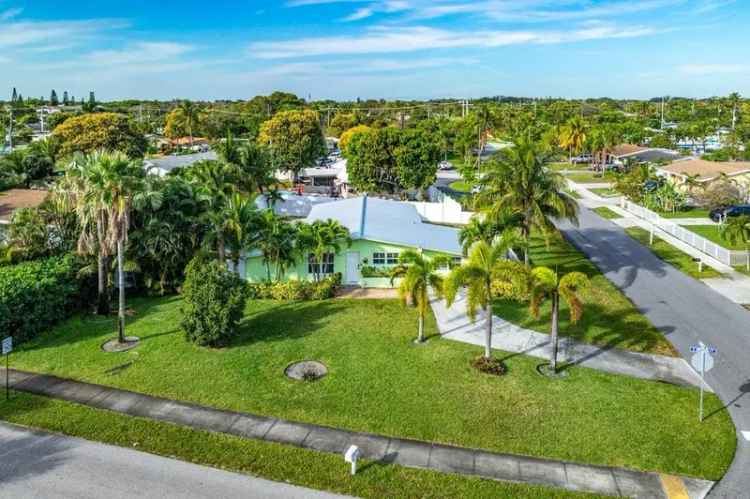 Single-family house For Sale in 1103, South Broadway Street, Lantana, Florida