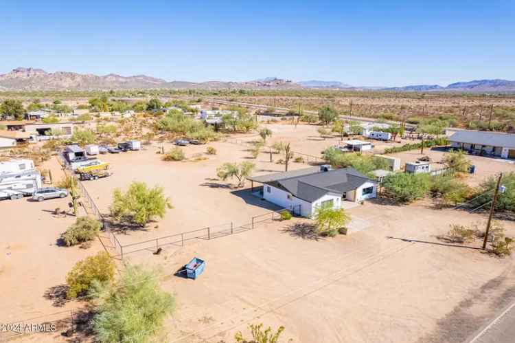 Single-family house For Sale in 122, West Foothill Street, Apache Junction, Arizona