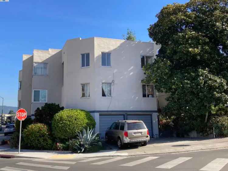 Multi-family house For Sale in 2268, Park Boulevard, Oakland, California