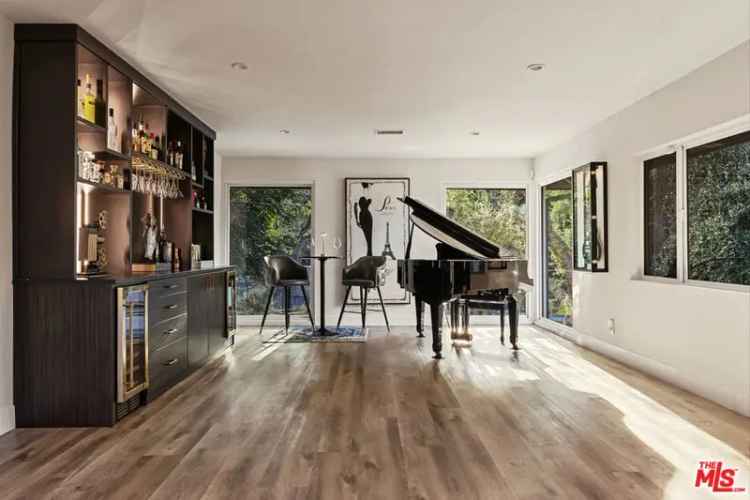 Single-family house For Sale in 4430, Natoma Avenue, Los Angeles, California