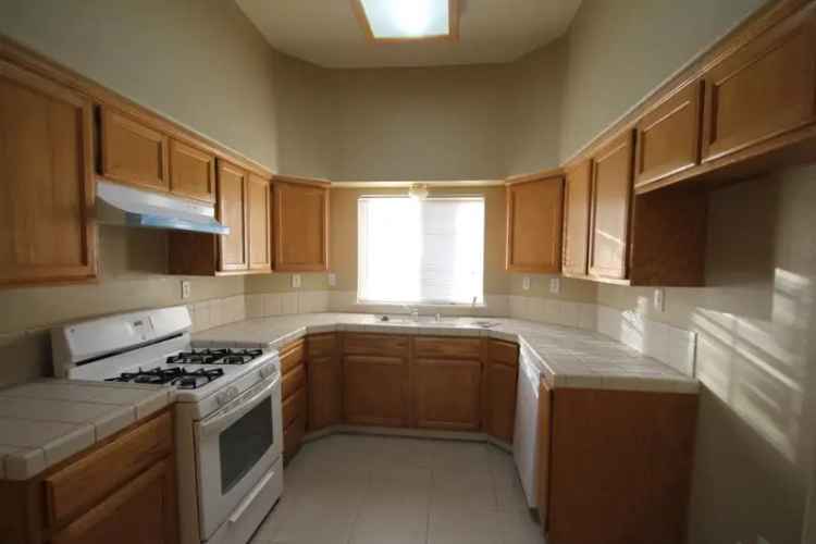 3 BR 2 BA Single Story Home for Rent 1282 sq ft