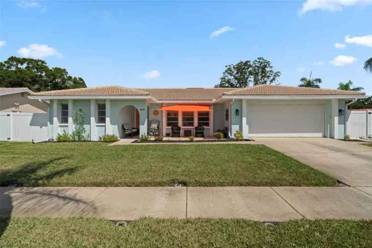 Single-family house For Sale in 2079, Kingfisher Drive, Palm Harbor, Florida