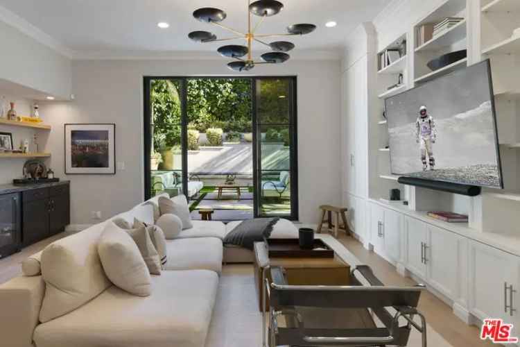 Single-family house For Sale in 13439, Java Drive, Beverly Hills, California