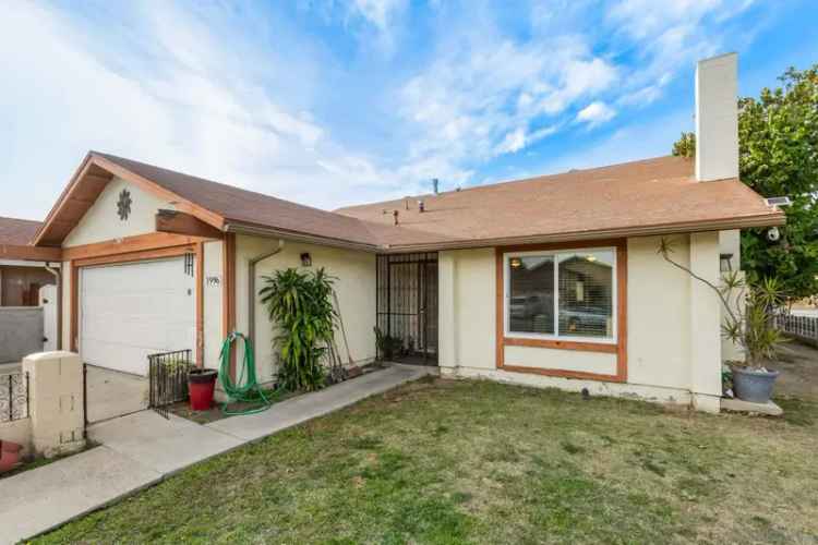 Single-family house For Sale in 1996, Cantamar Road, San Diego, California