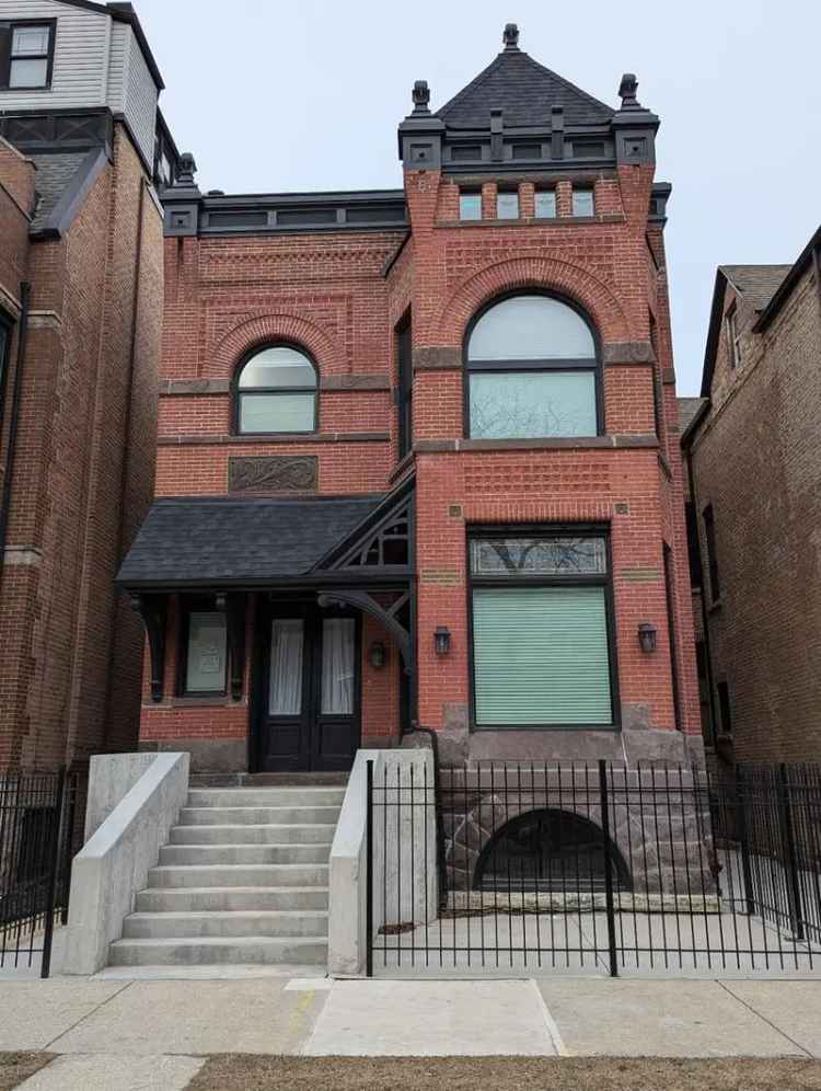 Single-family house For Sale in 2150, West Monroe Street, Chicago, Illinois