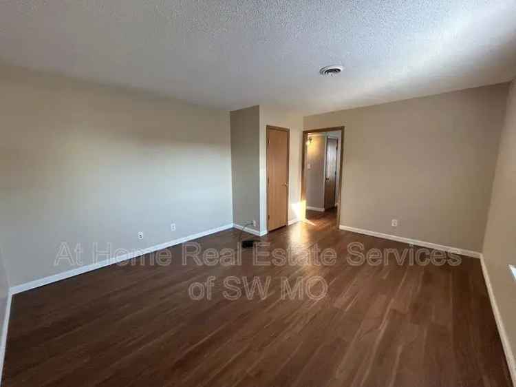 2 Bedroom 1 Bath Apartment for Rent Near Downtown MSU