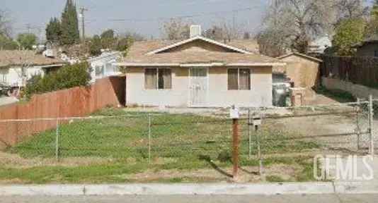 Single-family house For Sale in Bakersfield, California