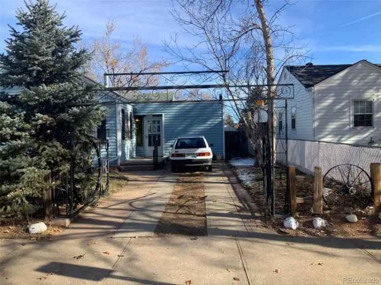 Single-family house For Sale in Denver, Colorado