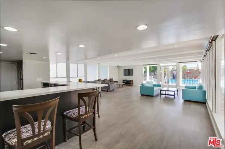 Condo For Sale in 7250, Franklin Avenue, Los Angeles, California